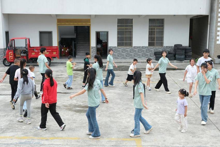 以实干赴青春,让暑期课堂在五峰“落地生花”(1).docx