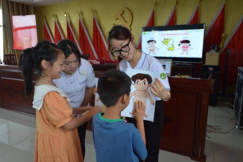 以实干赴青春,让暑期课堂在五峰“落地生花”(1).docx